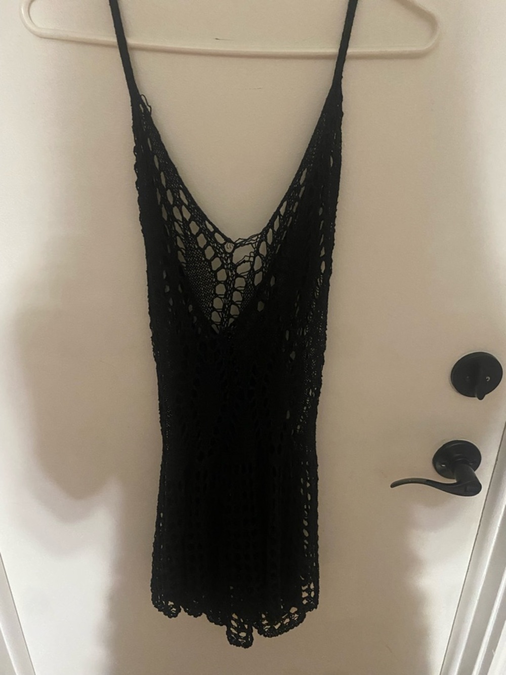 BLACK BEACH CROCHET LOOK COVER UP. SIZE L.